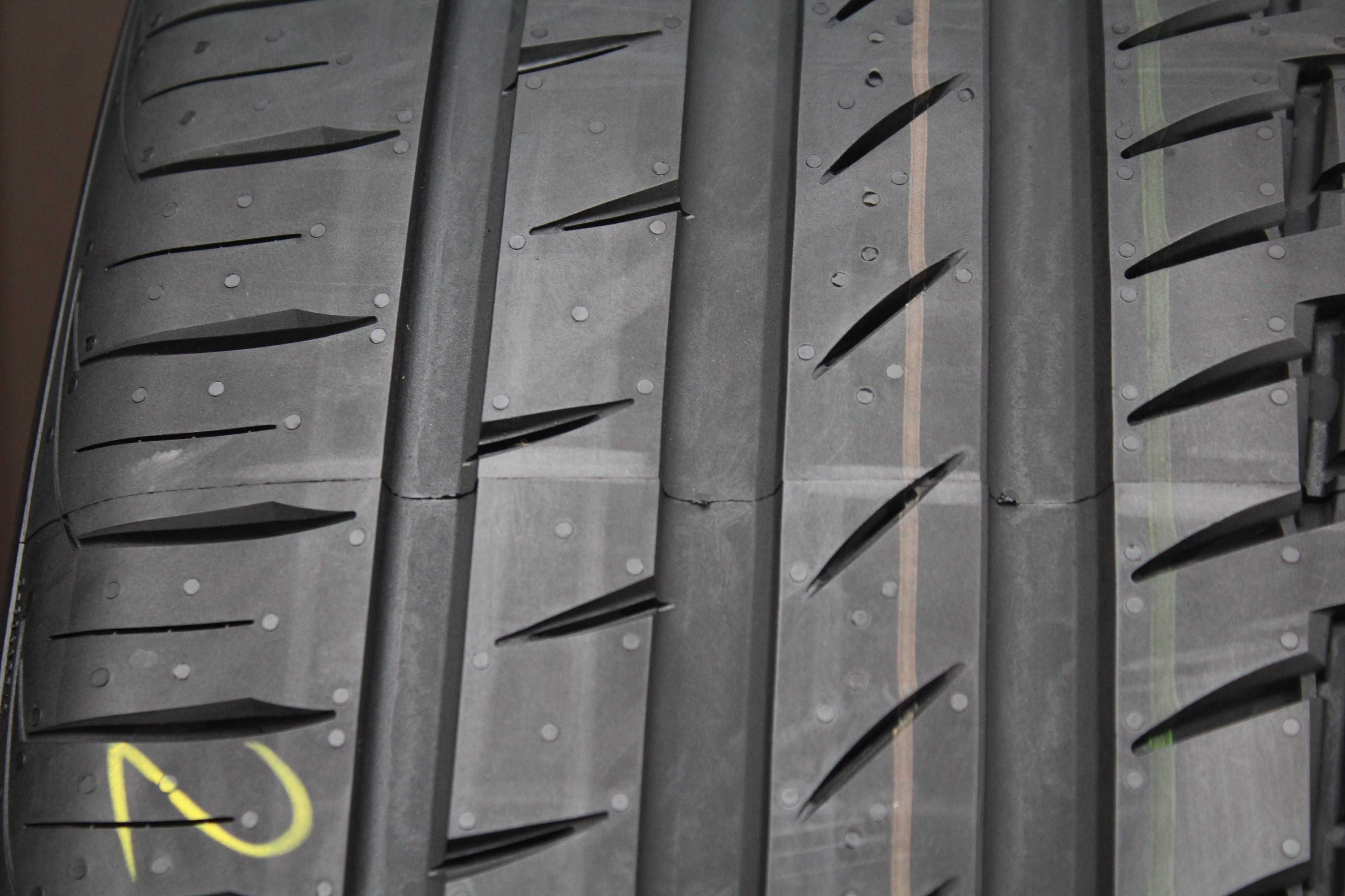 245 40 R19 Continental Premium Cpntact 6  SSR