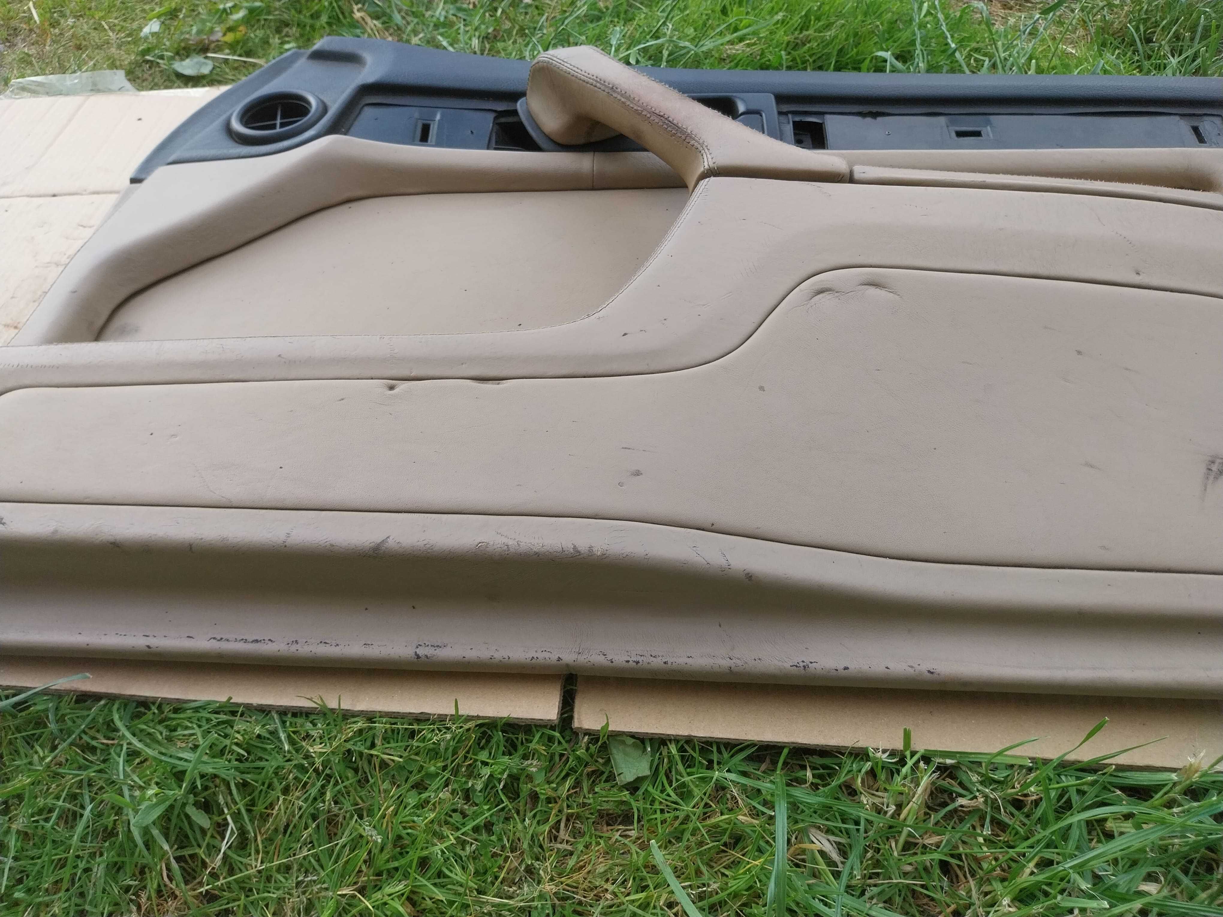 Boczek Drzwi Prawy Przód Beżowy BMW E32 E34
