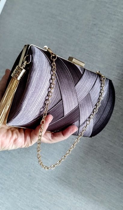 Elegancka,wieczorowa kopertówka z łańcuszkami,grafit