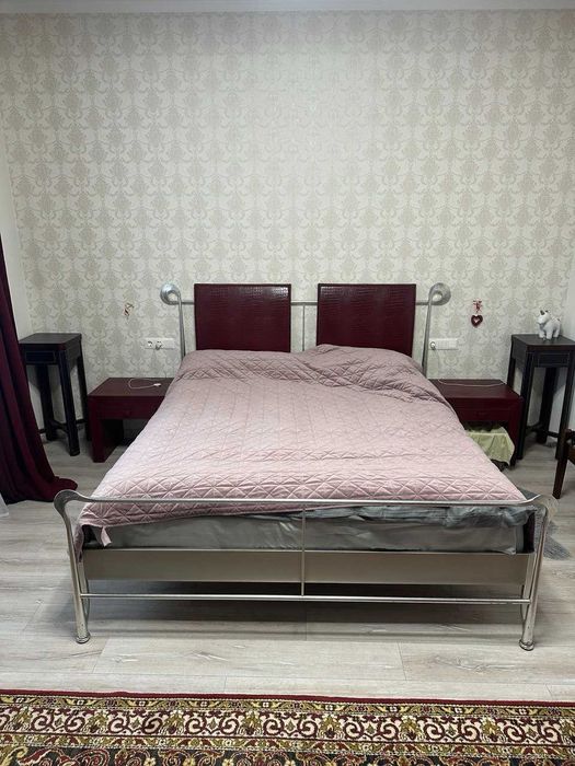 двоспальне ліжко