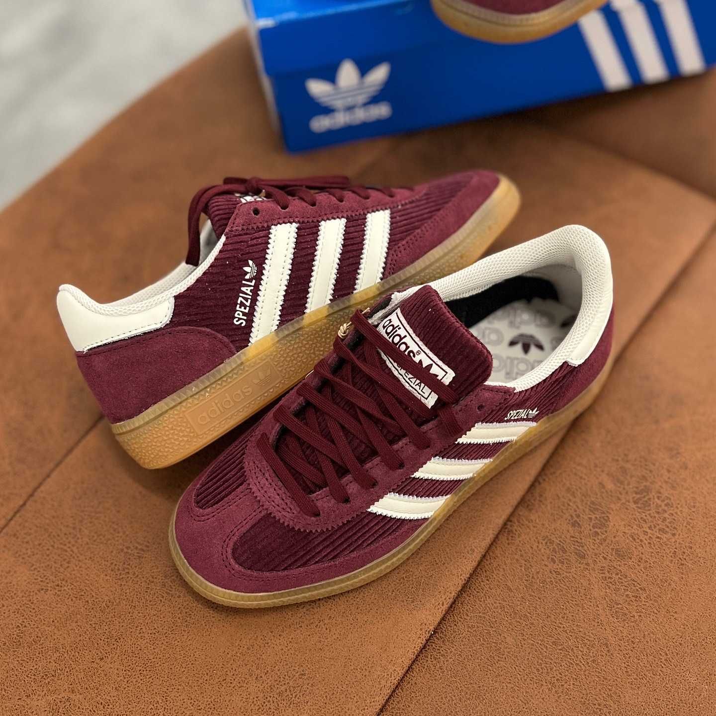 Buty codzienne adidasHandballSpezial Red nowy z metką R.37