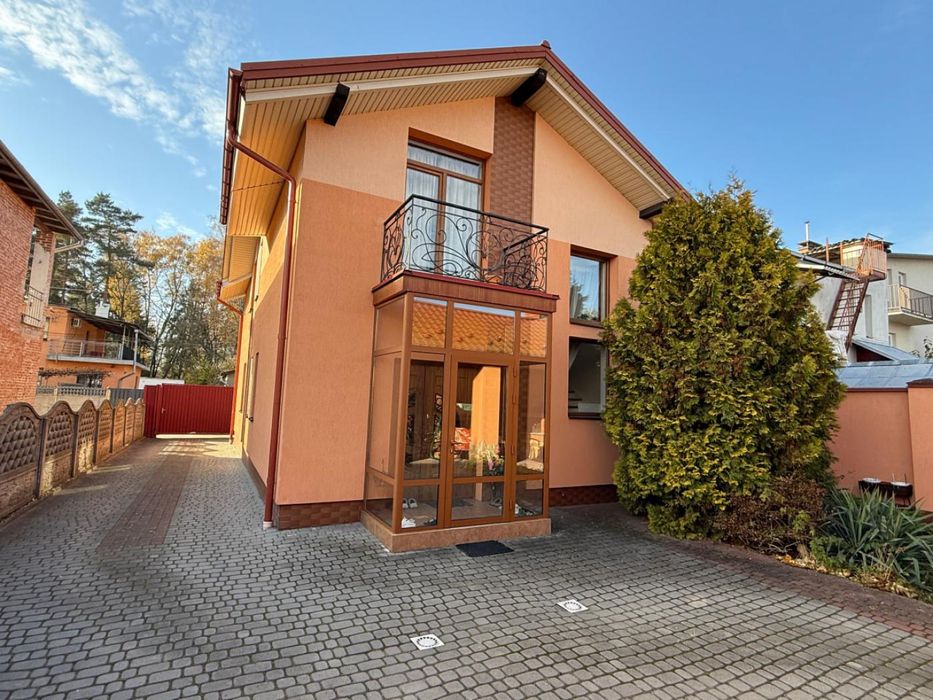 Продаж будинку Левандівка  поруч з озером та парком