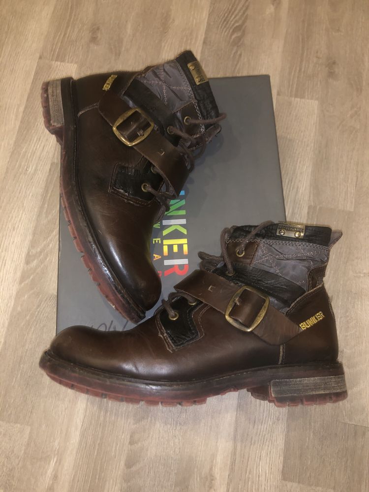 Botas de pele da marca bunker