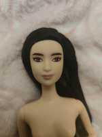 Lalka Barbie z serii fashionistas 127 na ciałku tnt