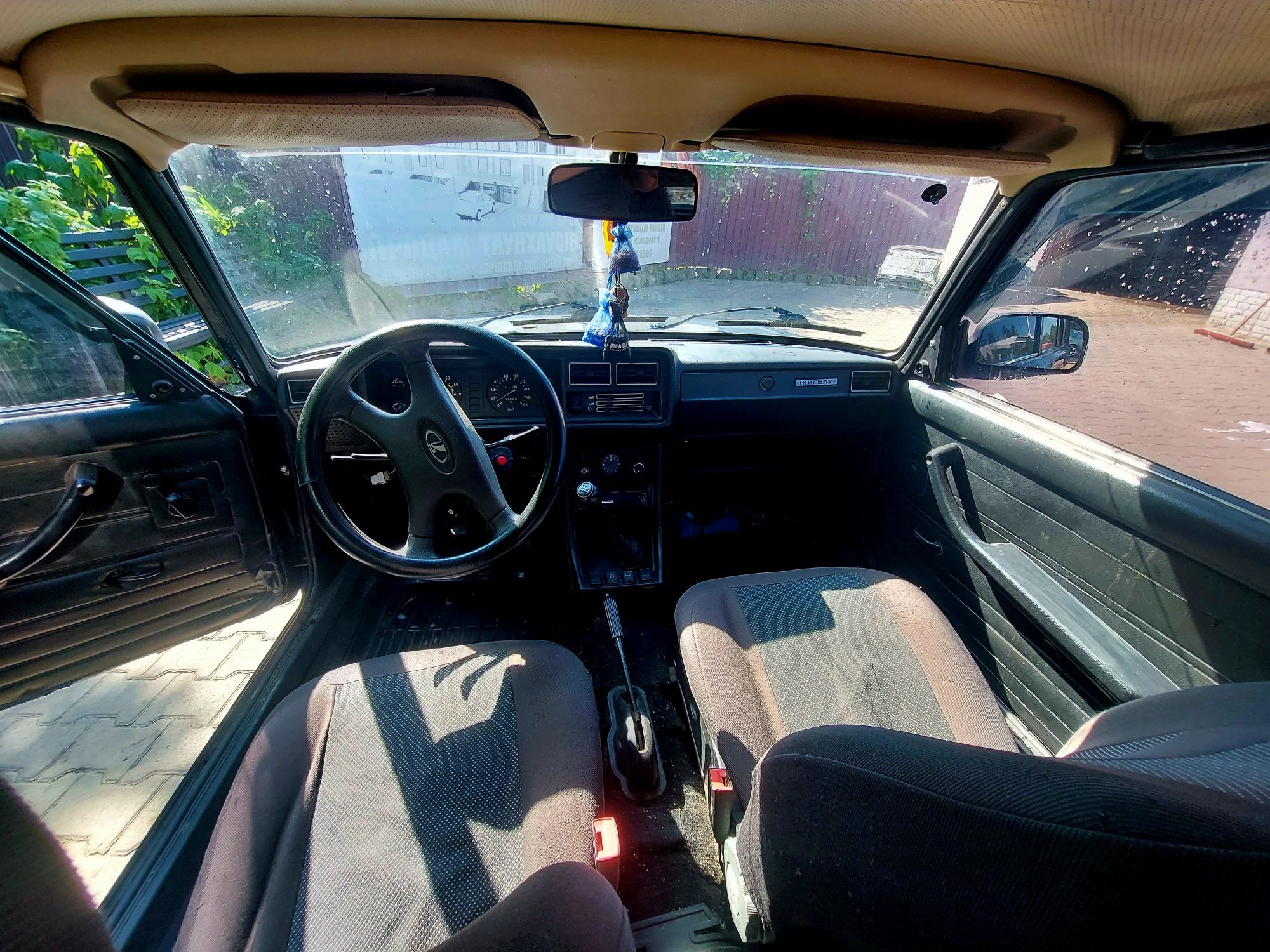 Автомобіль ВАЗ 2104