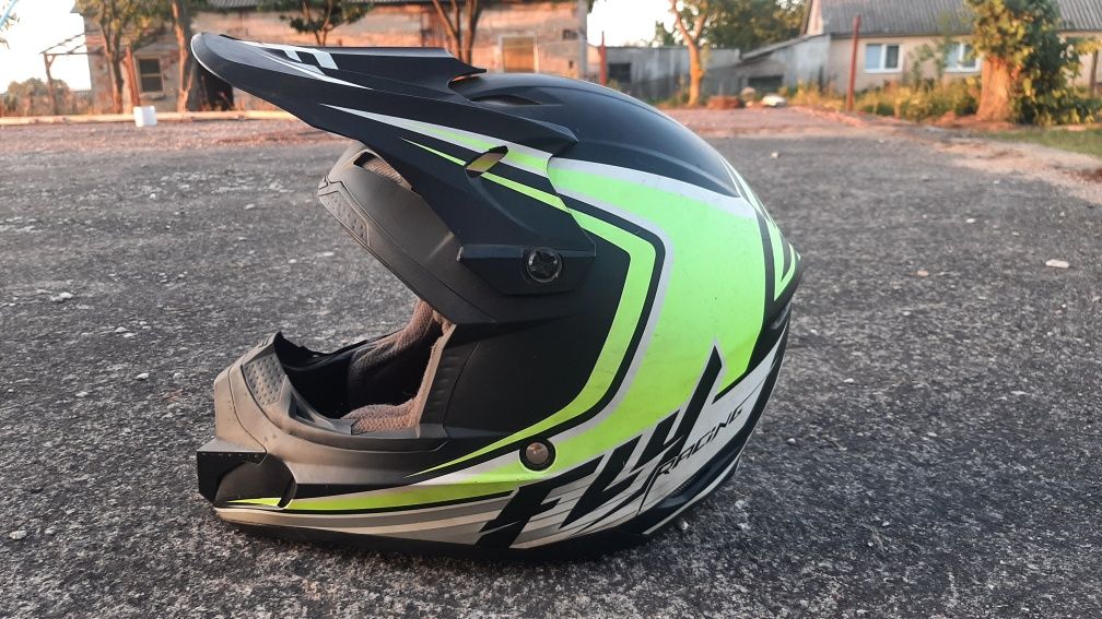 Sprzedam ładny kask flyracing M