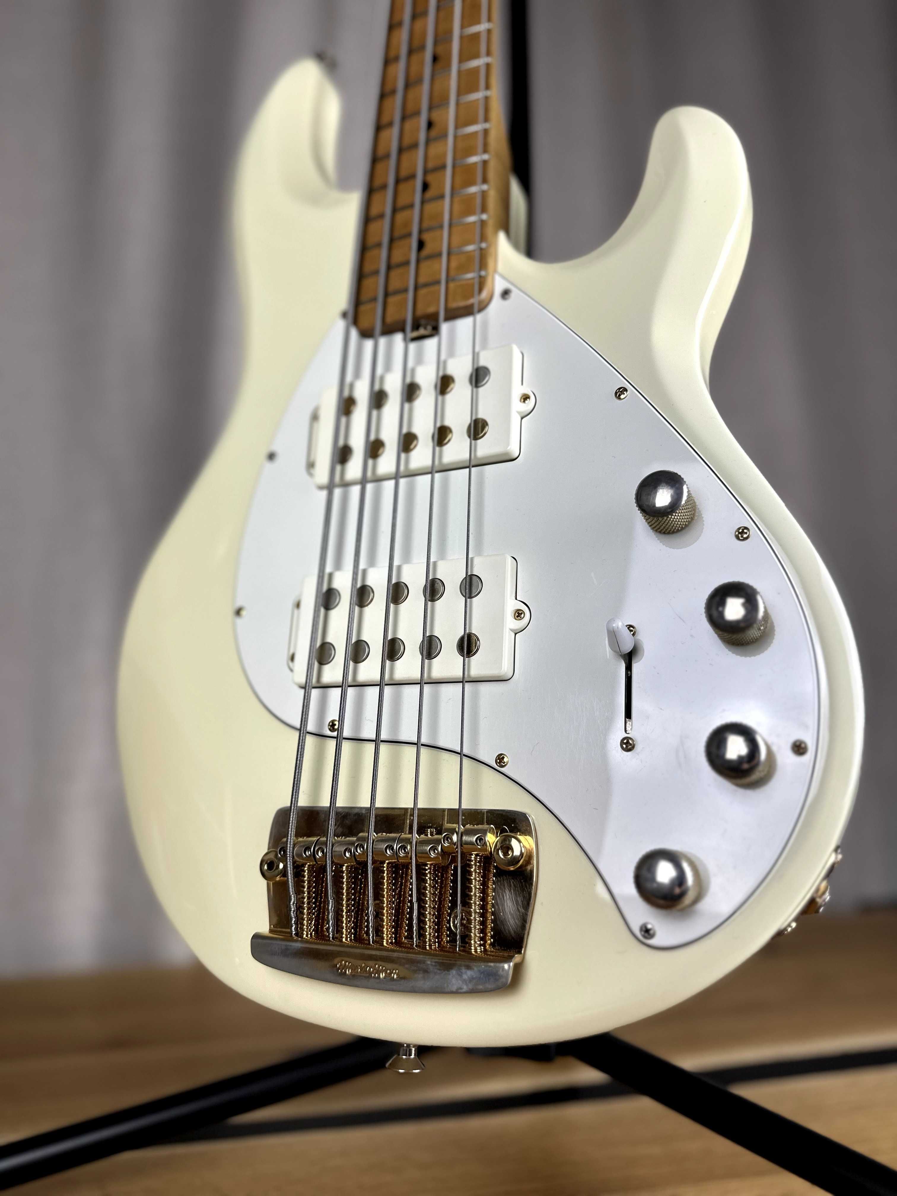 Music Man StingRay 5HH USA - Ivory White - Бас гітара