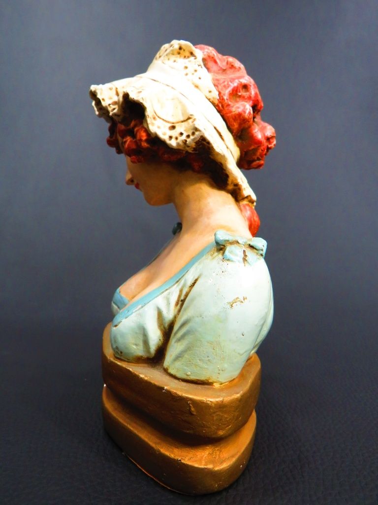 Busto de senhora.