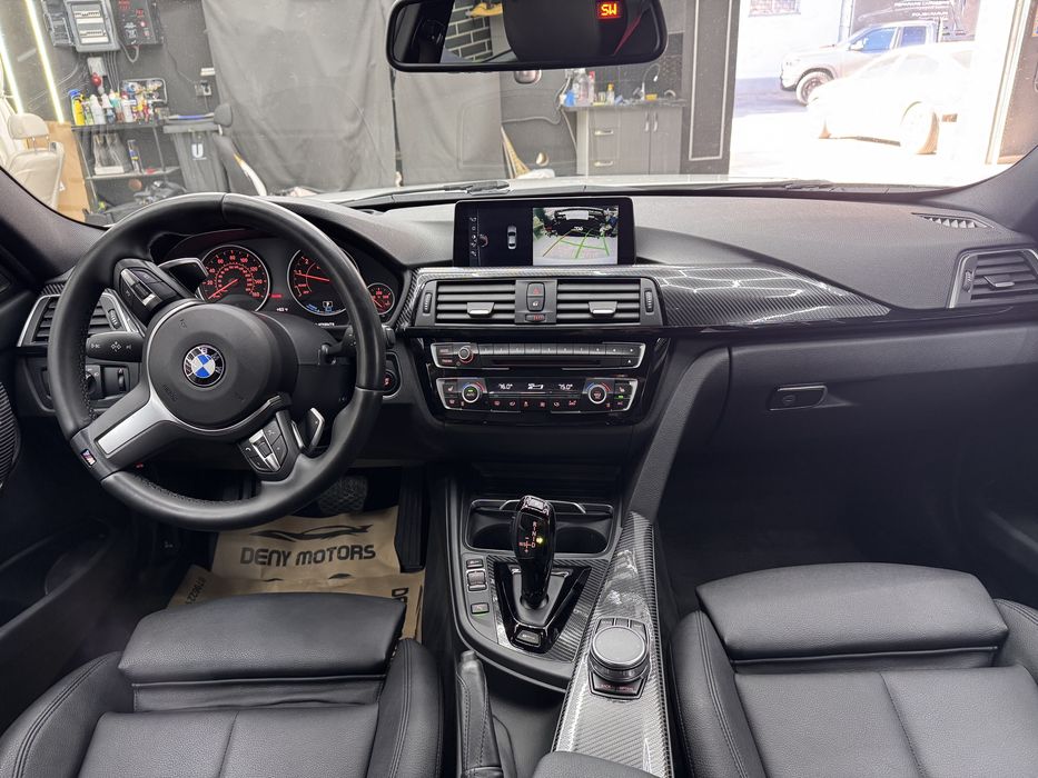 BMW 330e M Performance