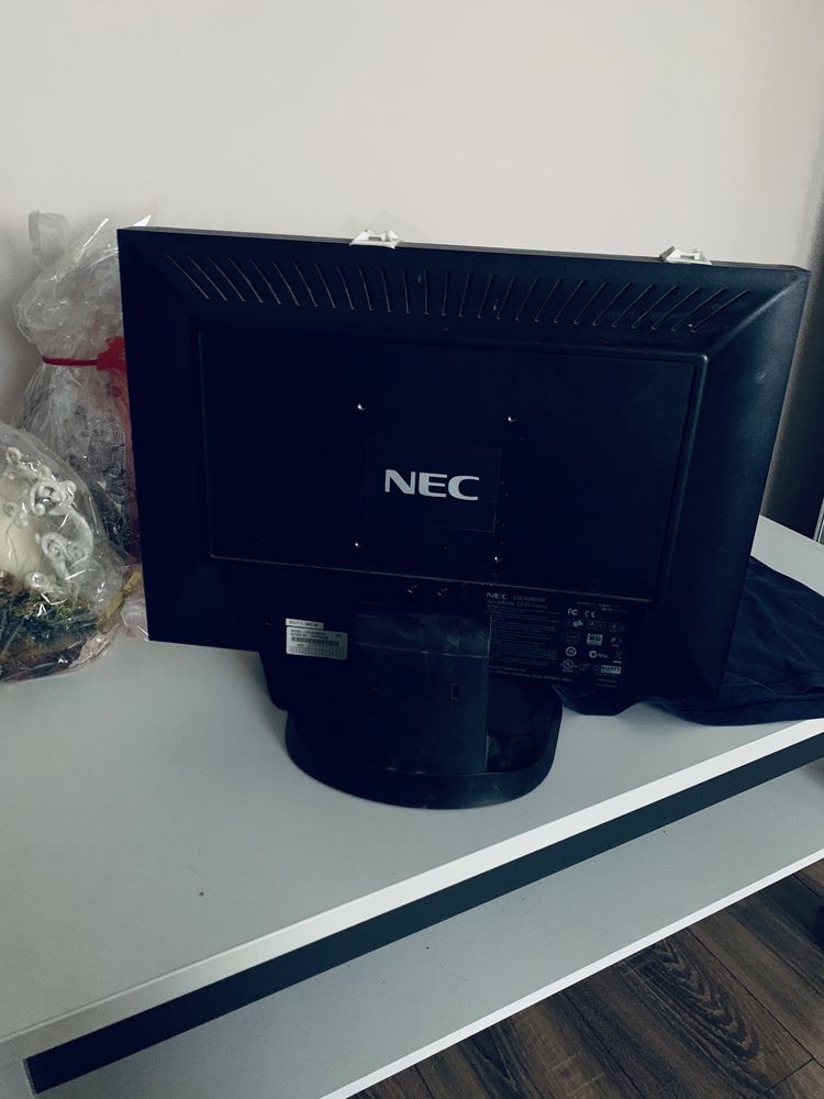 Monitor Asus NEC 19 cali z okablowaniem gratis