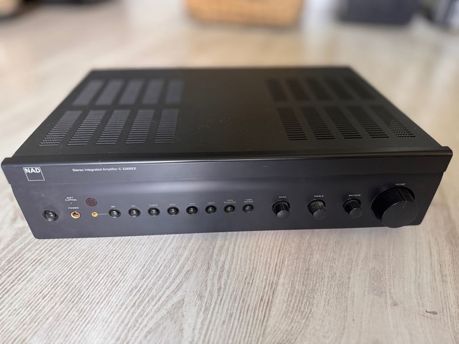 NAD C326 BEE wzmacniacz + pilot