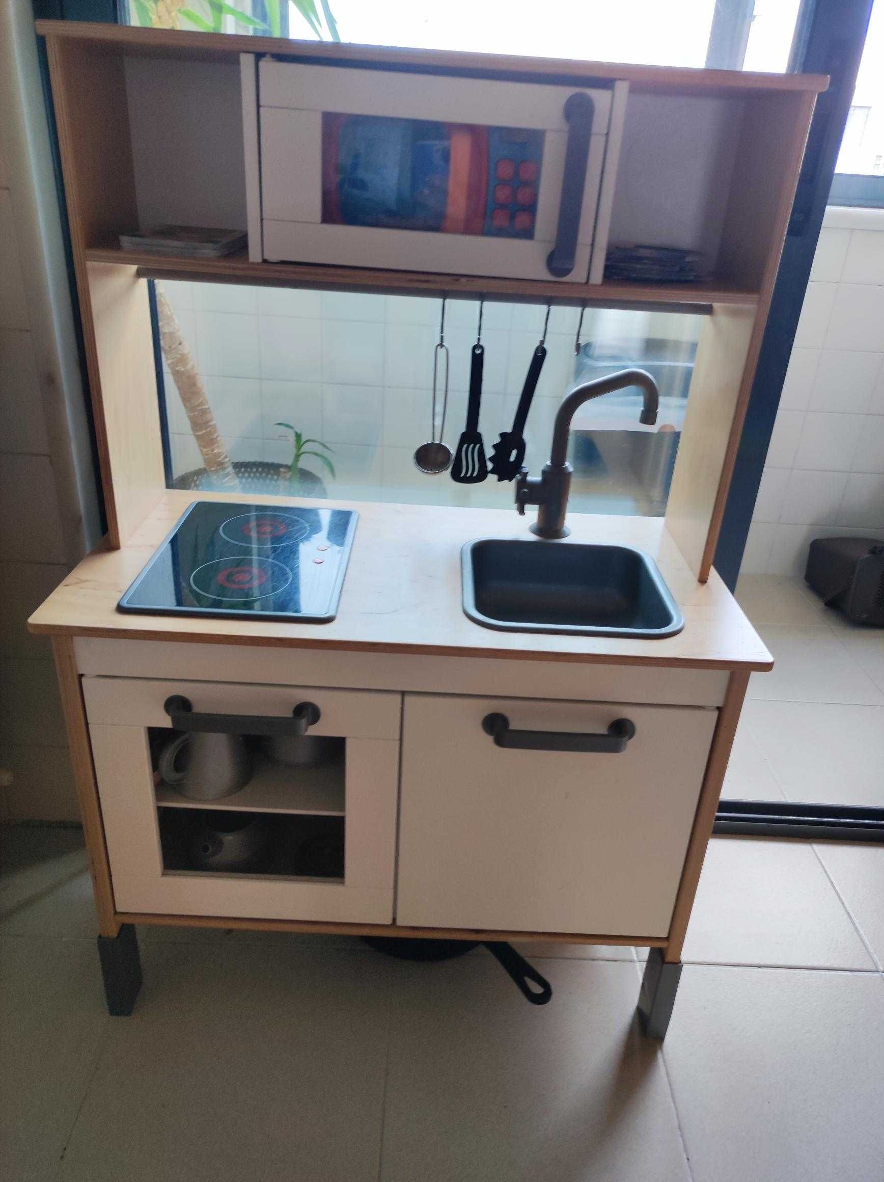 Cozinha IKEA em ótimo estado