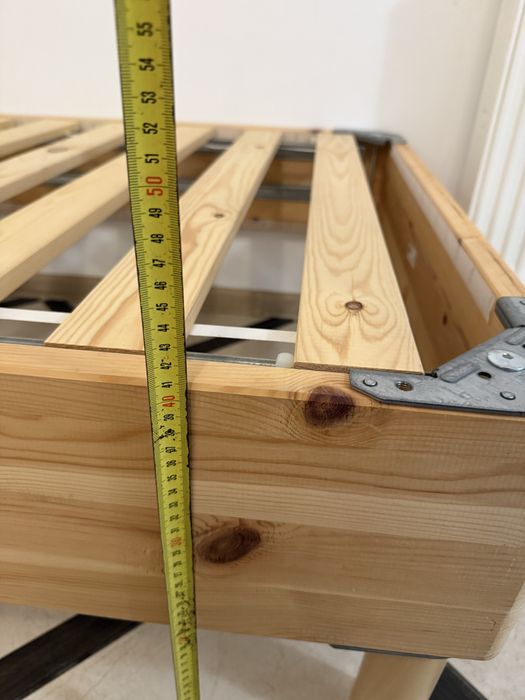 Деревʼяне ліжко з матрацом / ламель диван