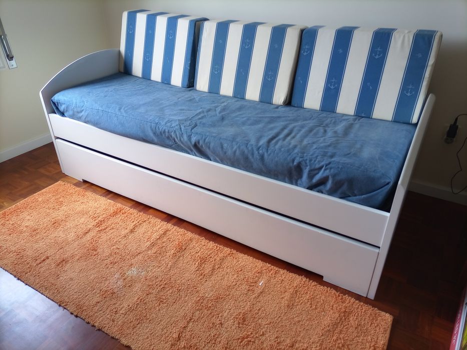 Cama solteiro com gaveta