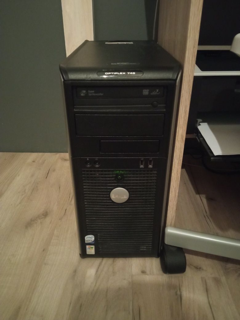 Dell optiplex 745 1TB HDD 8GB RAM z monitorem klawiaturą