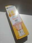 Garnier Vitamin C rozświetlający fluid filtr z SPF50 do twarzy UV