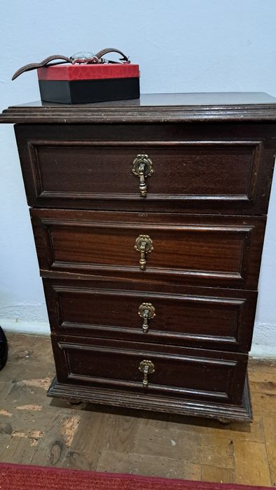 Movel antigo madeira escura trabalhada