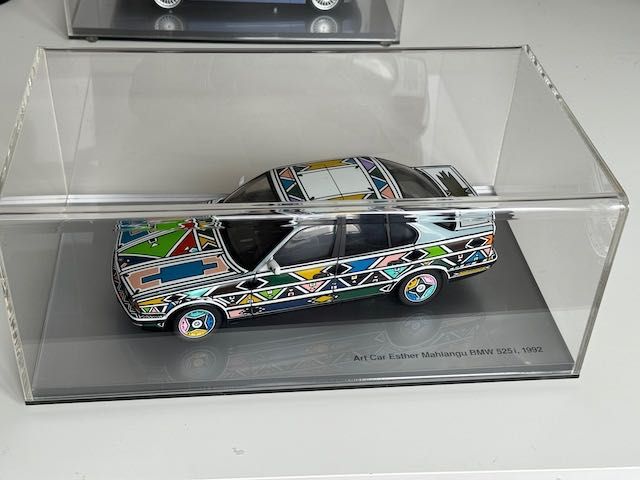 1:18 MINICHAMPS BMW 525i E34 Limousine / ArtCar by Esther Mahlangu