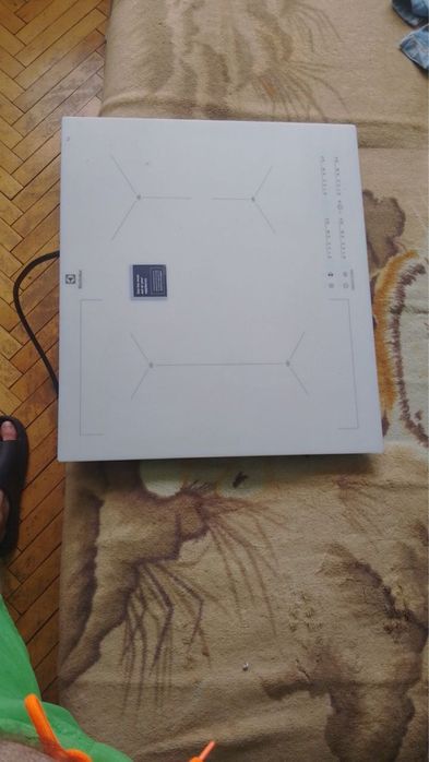 Варочная поверхность индукционная ELECTROLUX EIV63440BW - Нова