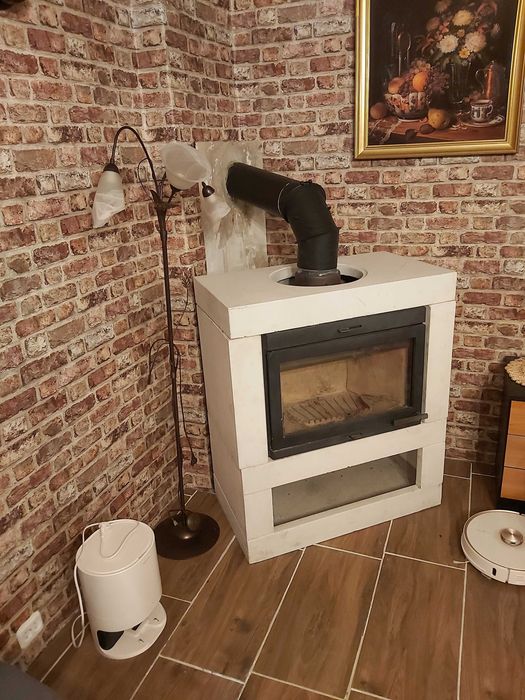 Sprzedam kominek na drewno wraz z wykończeniem.