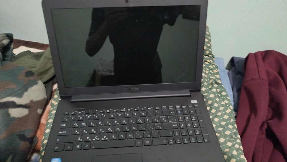 Ноутбук асус  продаю бо я не маю часу ним користуватися бо я служу арм