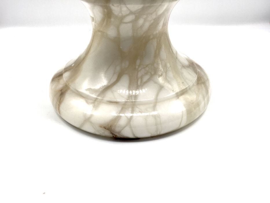 Busto em marmore e resina