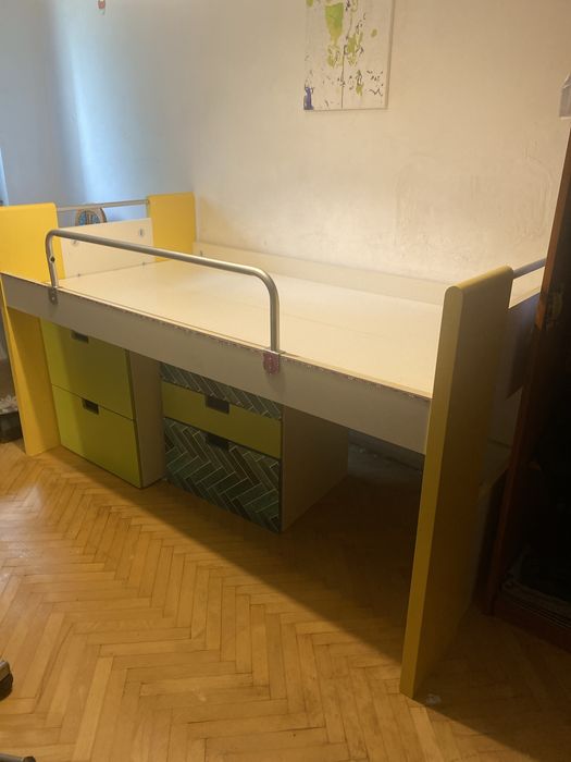 Łóżko piętrowe z drabinką