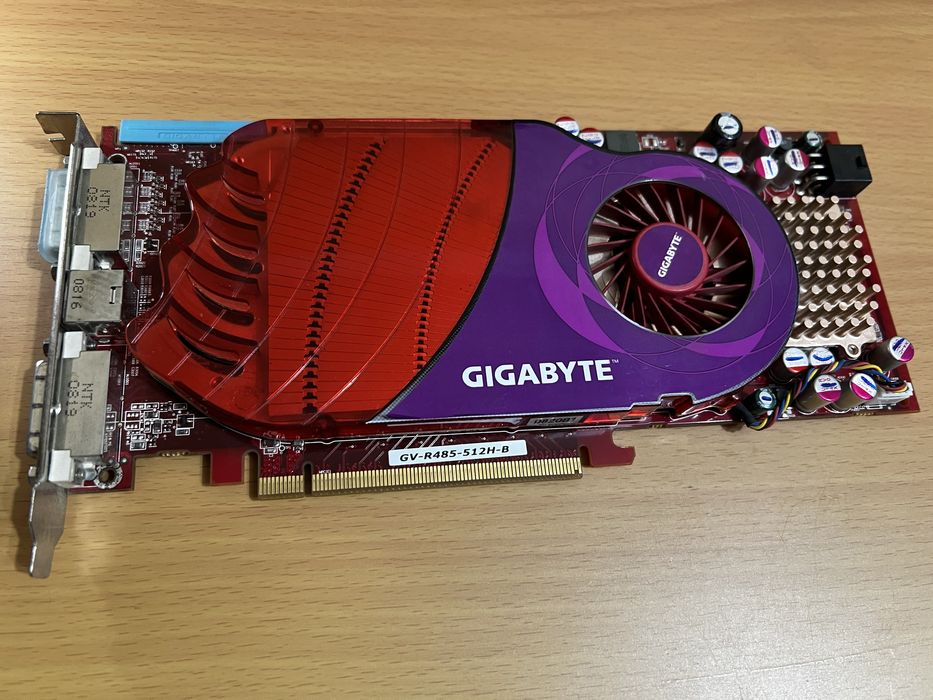 Відеокарта Gigabyte HD 4850 у дуже гарному стані
