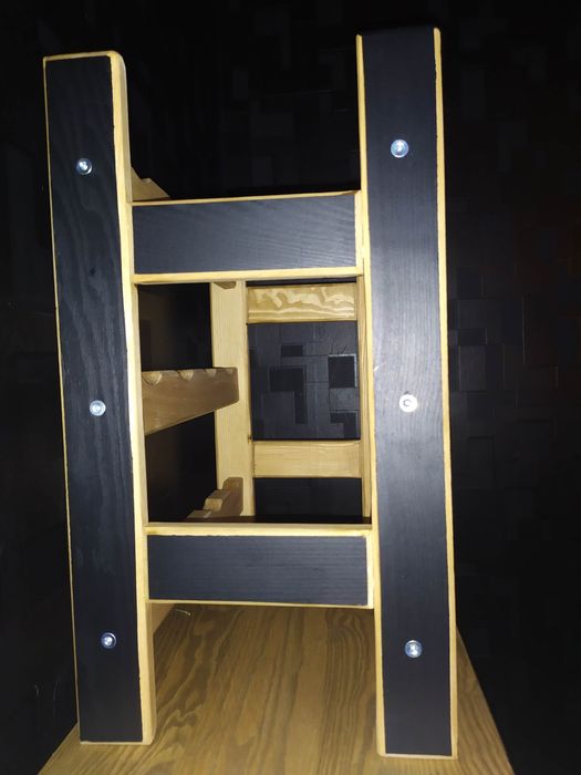 Stojak na wino lite drewno sosnowe loft industrial czarny