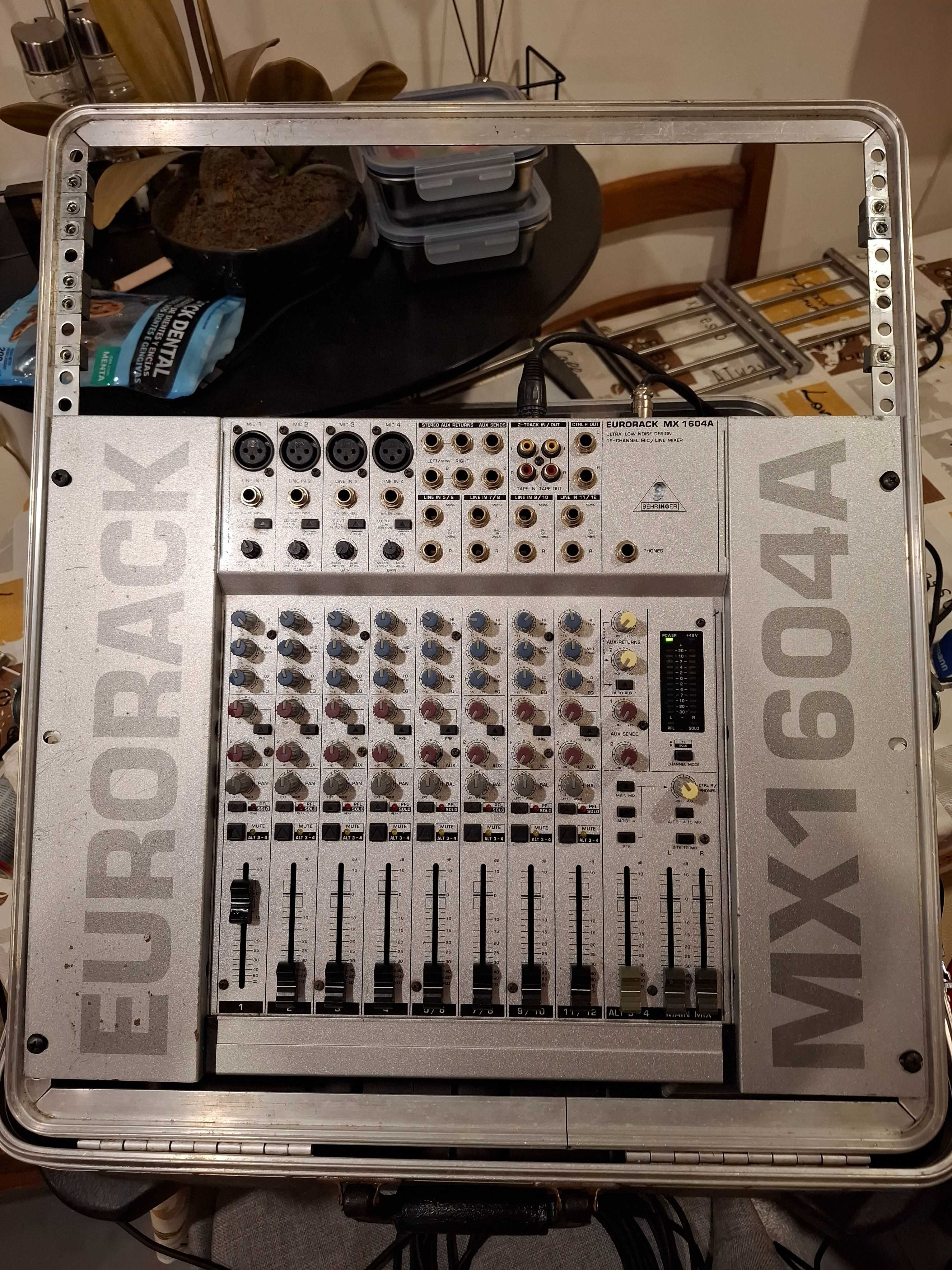Mesa de mistura Behringer Eurorack MX1604A