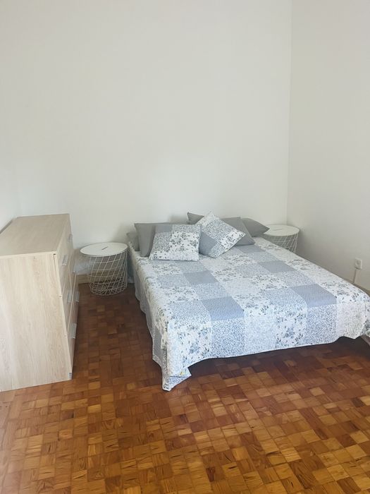 Quarto para arrendamento.