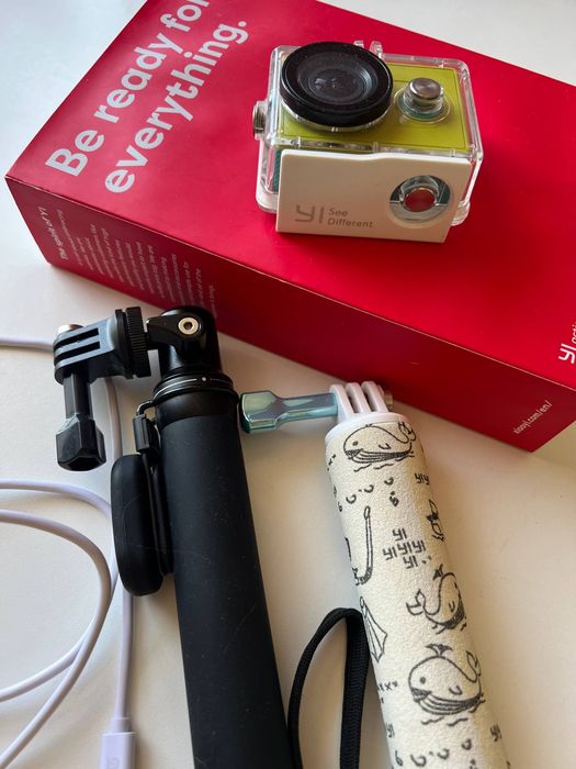 Екшн-камера Xiaomi Yi Action Camera Basic Edition, монопод, аква бокс