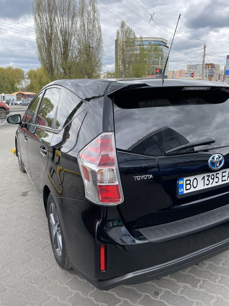 Toyota prius plus європа 7 місць