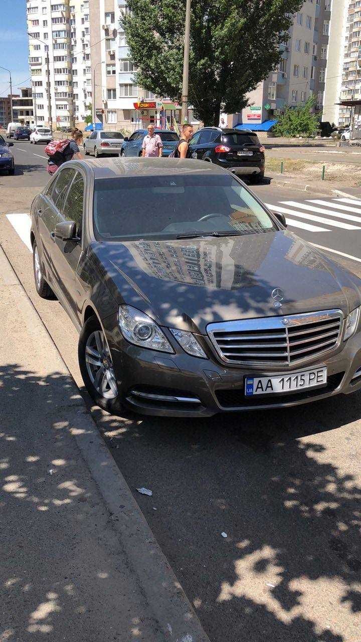 Продам Mercedes-Benz E-Class 2011