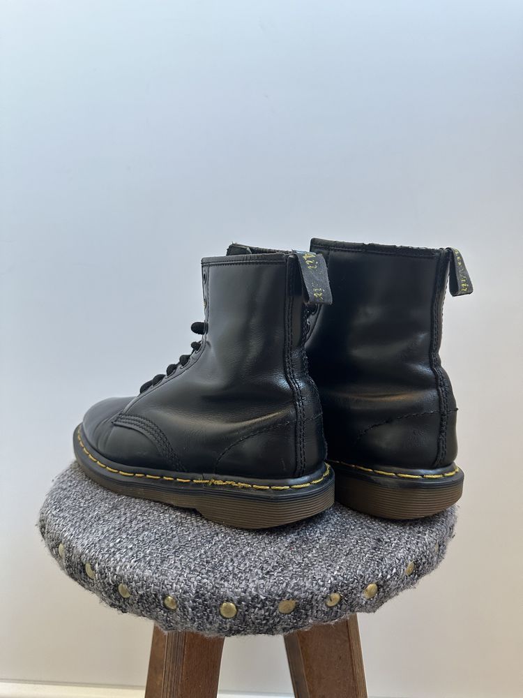 Dr Martens 1460 Англія