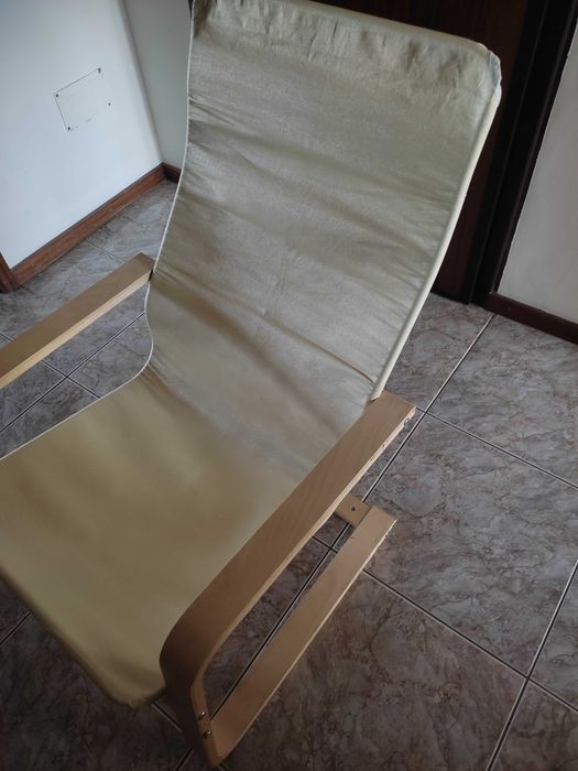 Cadeirão de cor branca