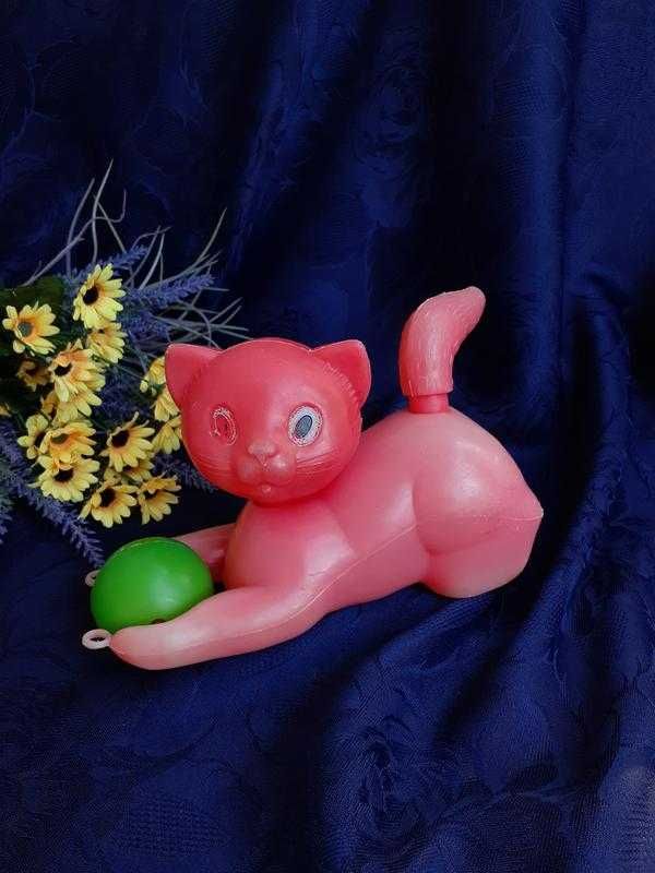 З-д Малыш Кот с мячиком пластмассовый винтаж ссср клеймо игрушка