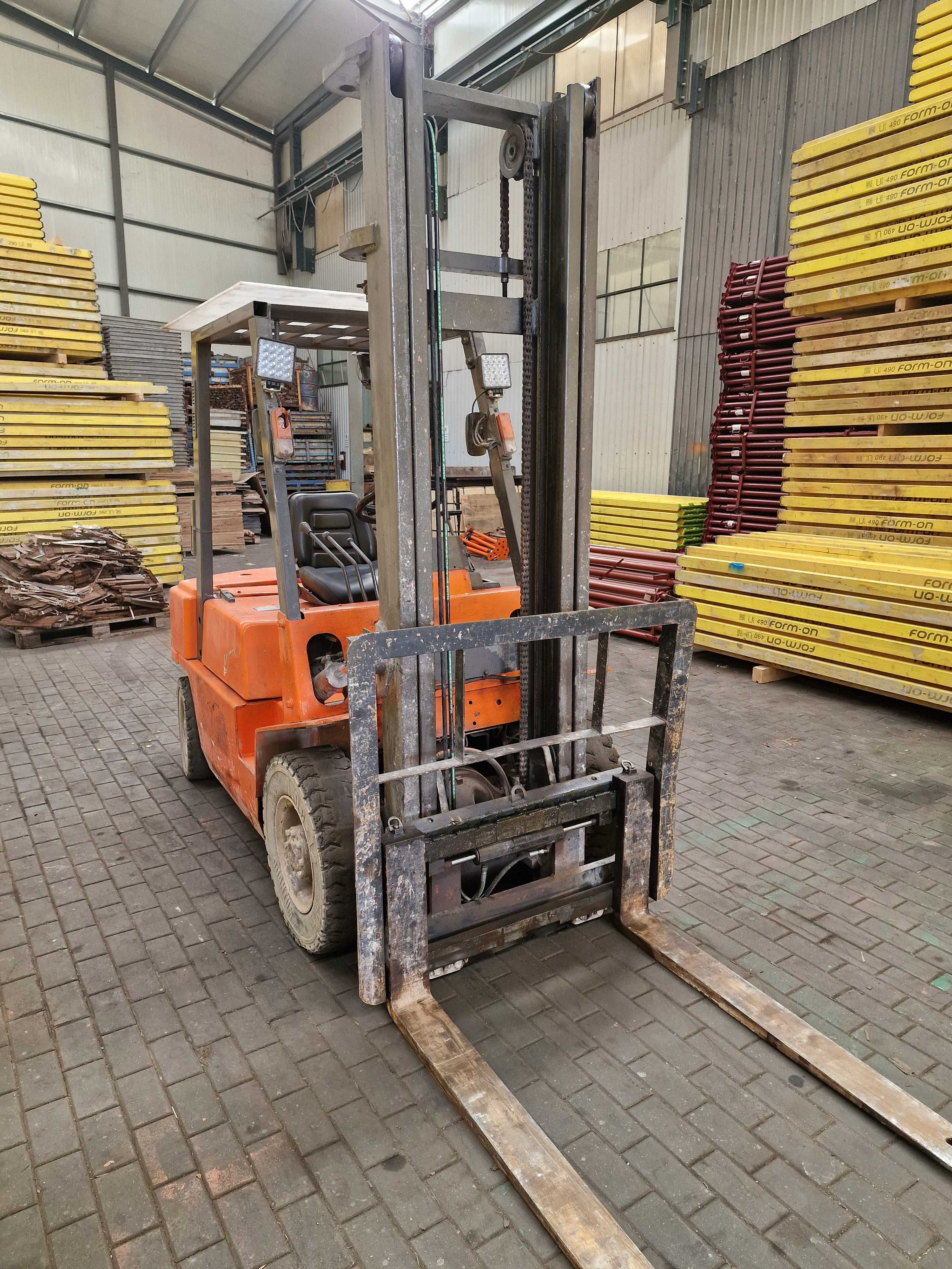 Empilhador NISSAN 2T DIESEL