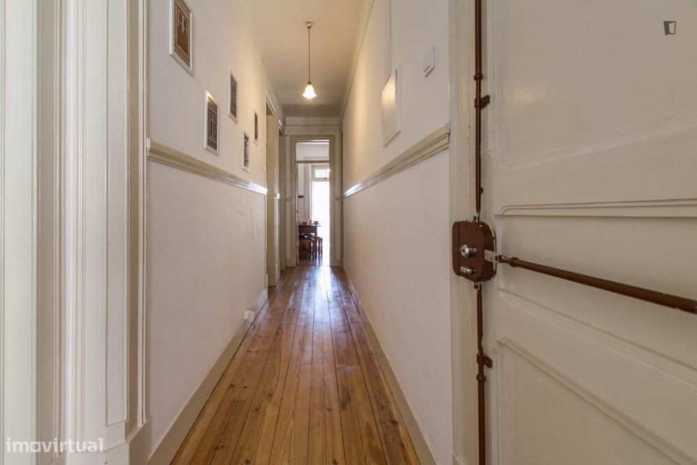 Quarto - localizado em Alameda Lisbon