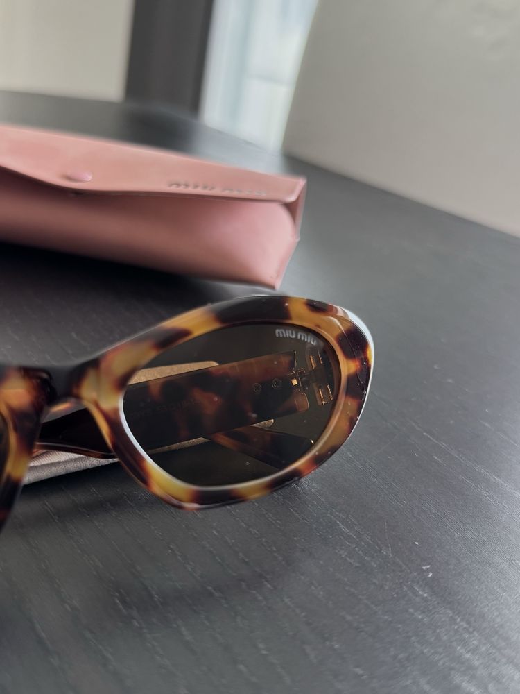 Óculos de sol MIU MIU