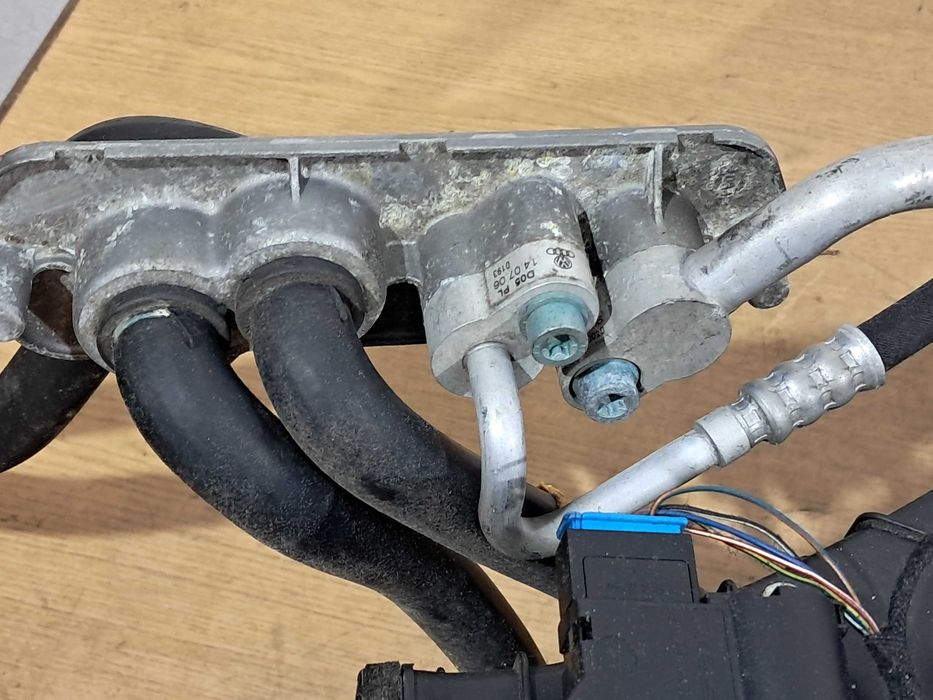 Nagrzewnica wnętrza tylna tył parownik kompletna AUDI Q7 4L węże wąż