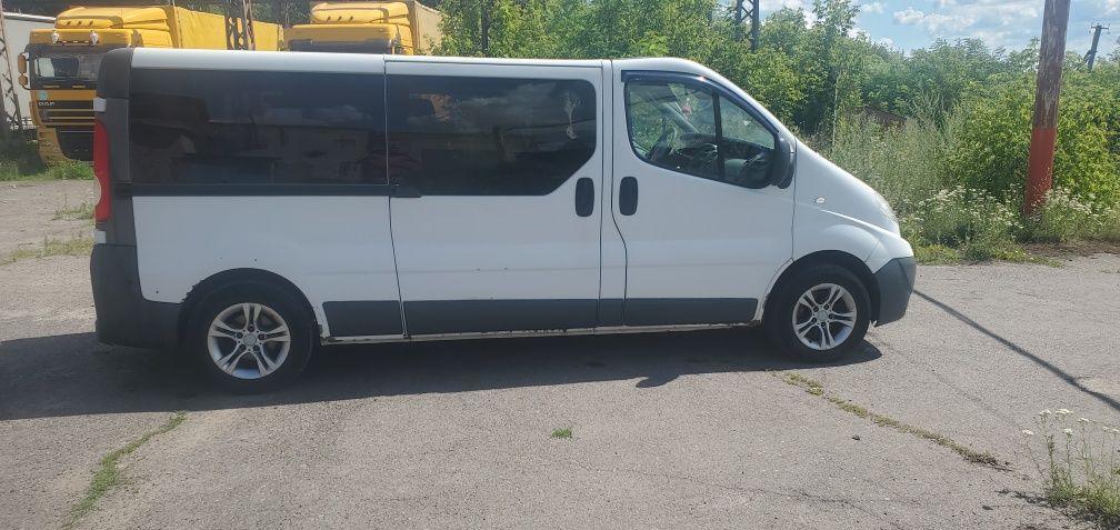 Opel Vivaro 2.0 пасажир