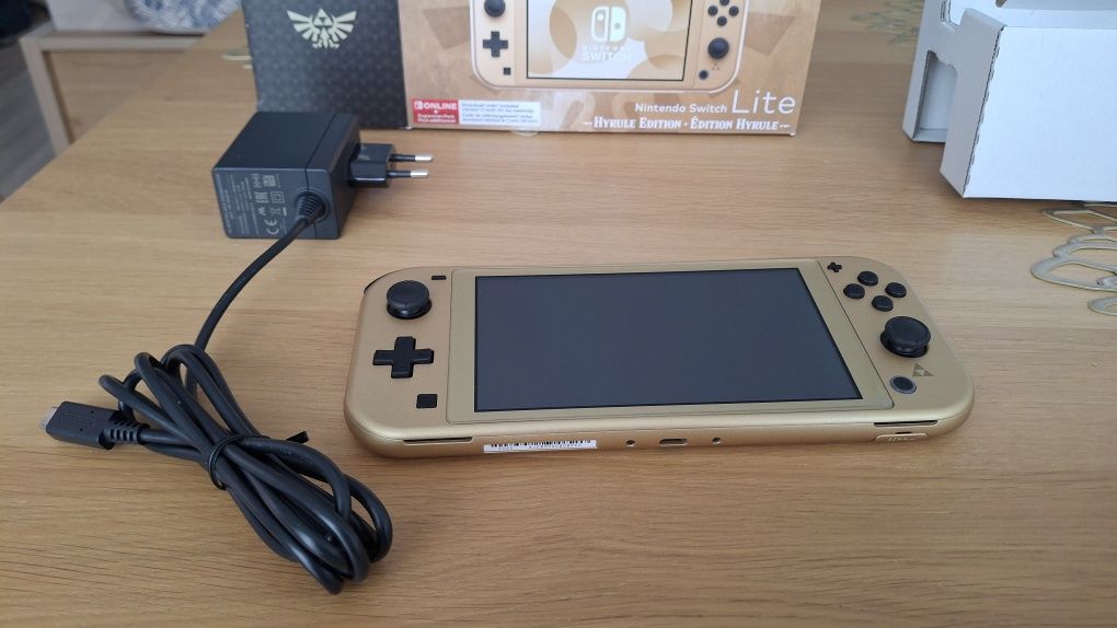Nintendo Switch Lite Hyrule Edition