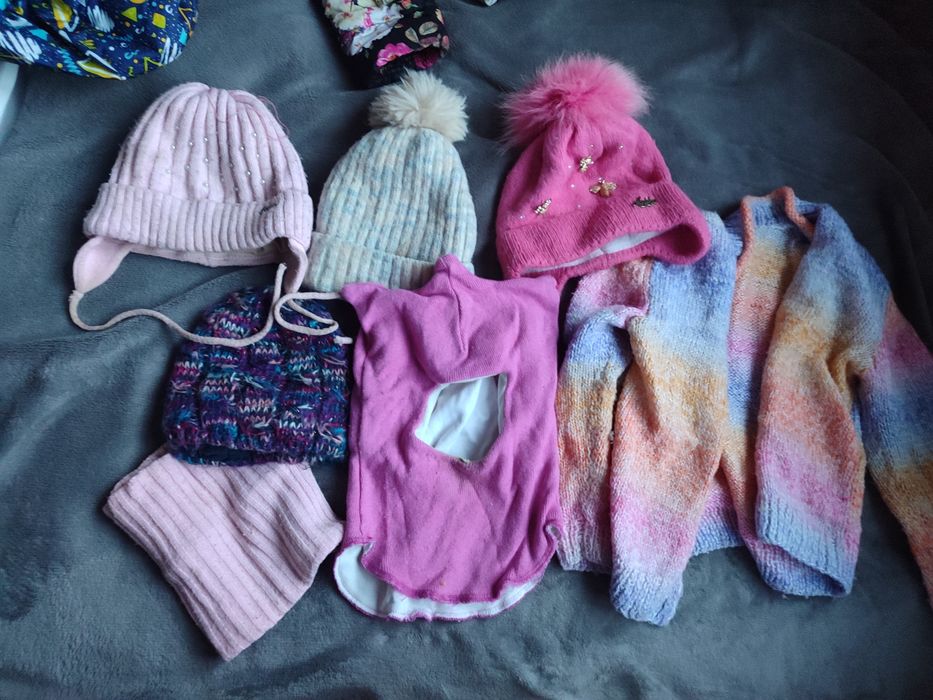 Віддам теплі шапки на 3-5 років