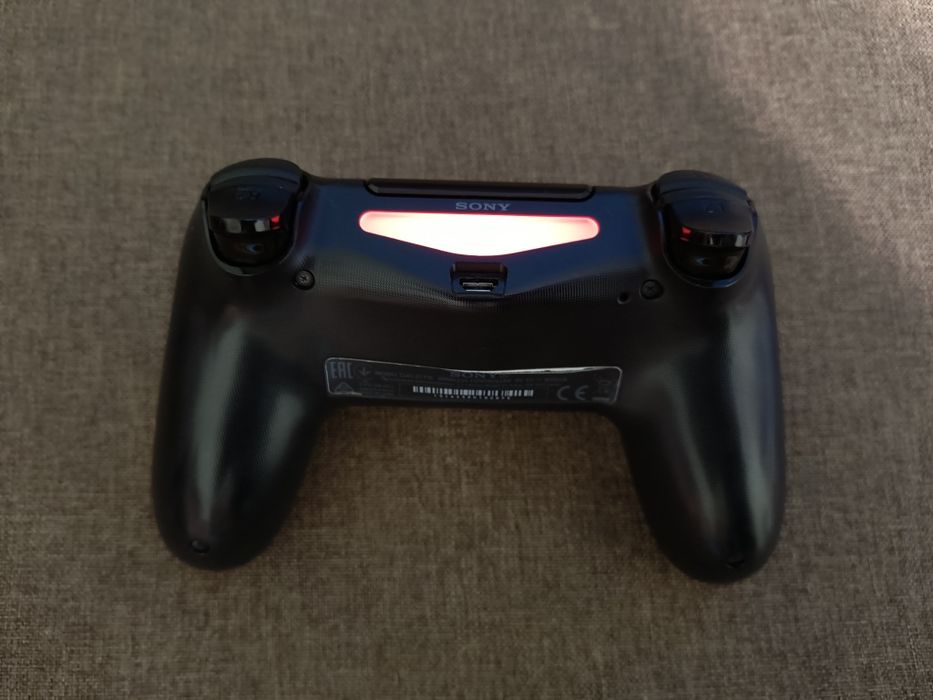 Продам PS4 c играми