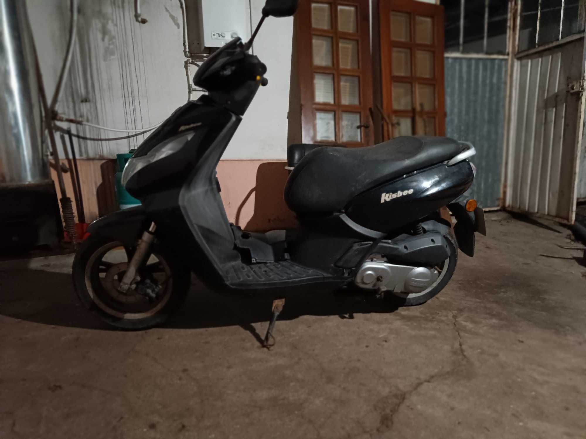 Peugeot Kisbee 4T avariada