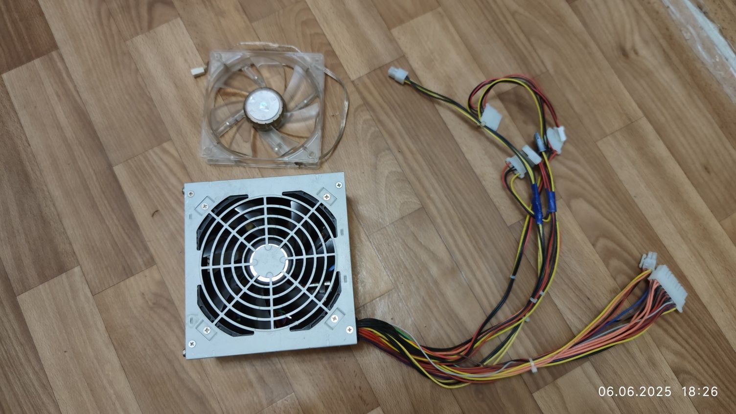 Блок питания до компютера на 400w.