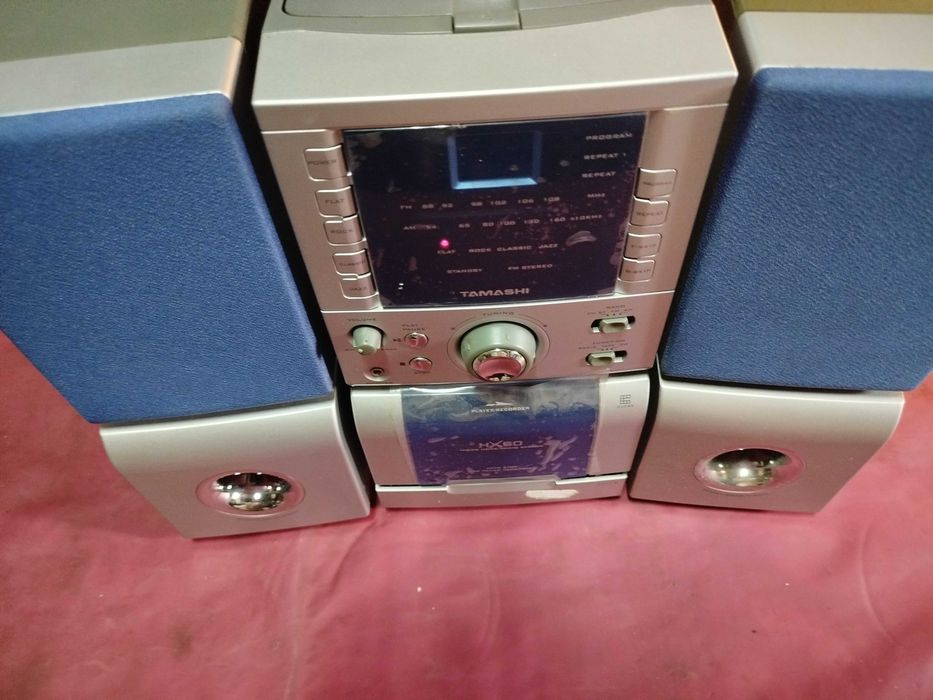 Aparelhagem de som com CD, rádio e cassete