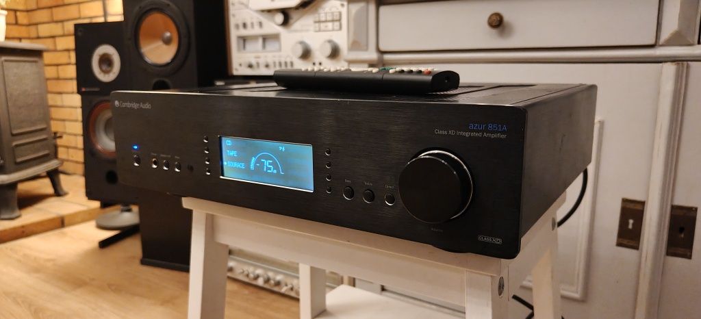 Audiofilski wzmacniacz Cambridge Audio AZUR 851A.