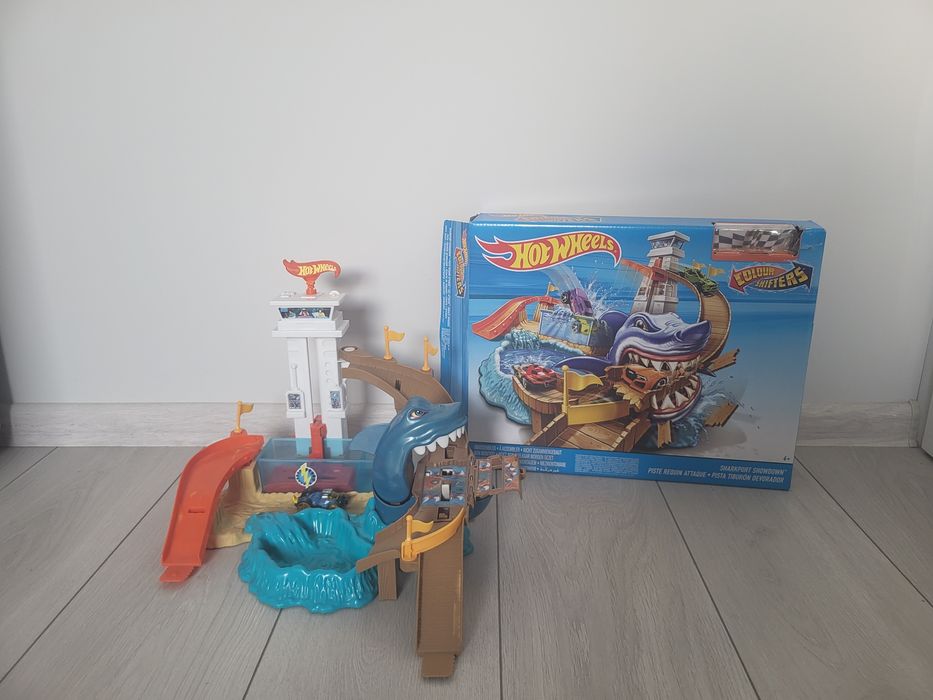 Zestaw Hot Wheels atak rekina